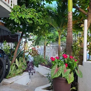 https://casita-natural-village-6-hay-luz.top-hotels-puertorico.com